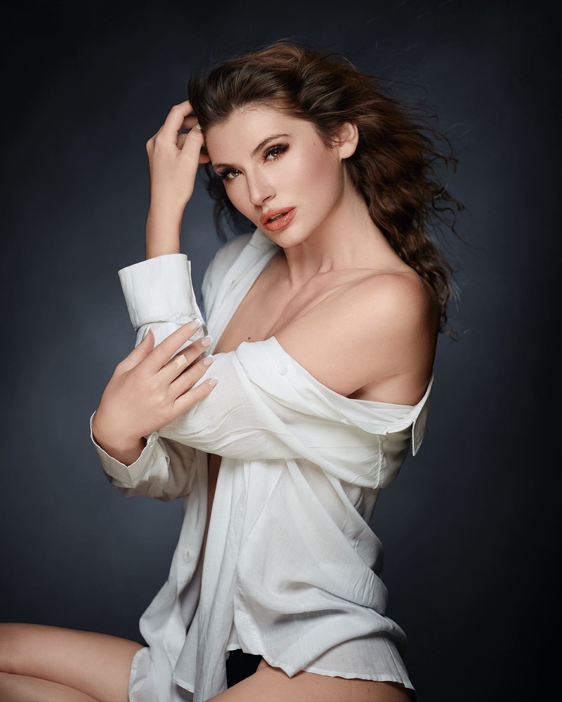 Female model photo shoot of chloeparismodel by edsger in Los Angeles