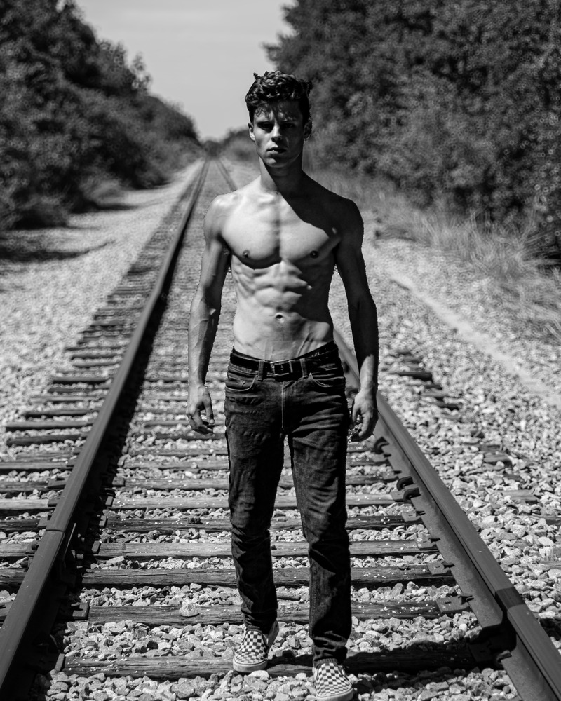 Male model photo shoot of Ryan Rutherford